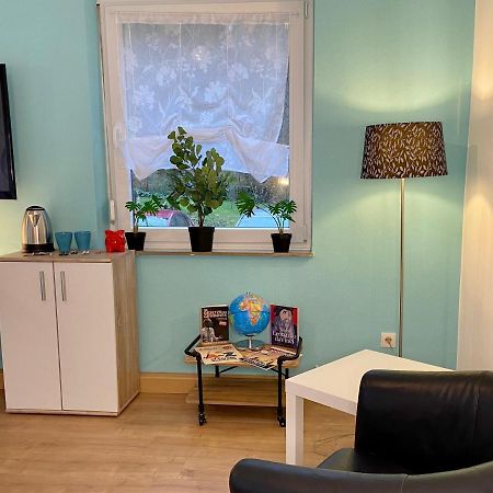 Privatzimmer Im Apartment - Apple Tv Netflix Kingsize Bett Arbeitsplatz Naehe Hbf Koblenz  Exterior foto