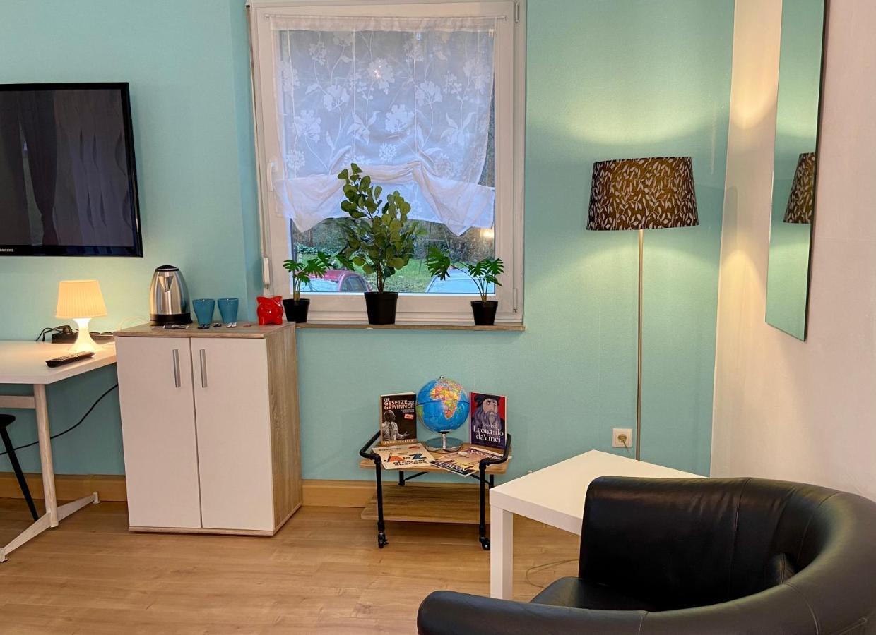 Privatzimmer Im Apartment - Apple Tv Netflix Kingsize Bett Arbeitsplatz Naehe Hbf Koblenz  Exterior foto